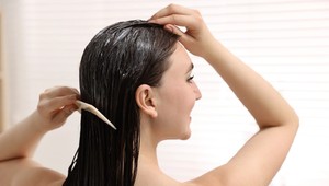 Už ste počuli o metóde hair oiling? Zabezpečí vám krásne, zdravé a lesklé vlasy