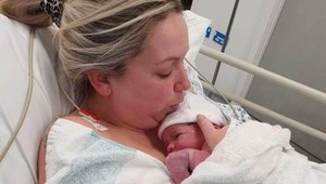 Keď sa narodila, všetci ju chceli vidieť: Dievčatko s takouto zvláštnosťou v pôrodnici ešte nemali