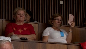 Tisíce žien narodených koncom 50. rokov sa sťažujú na dôchodkový strop. S koaličným riešením nesúhlasia