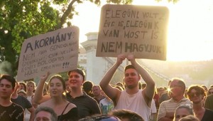 Budapešťou otriasli protesty: Študenti, rodičia a učitelia žiadajú odstúpenie ministra vnútra