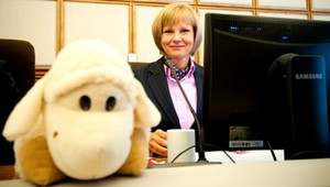 Ministerka zdravotníctva Zvolenská prišla na vládu s kamoškou. Ovcou