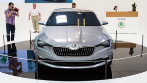 Falšovanie emisií sa týka aj milióna škodoviek. Zvolajú ich do servisu