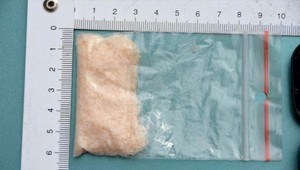 Grék u nás zásoboval drogami celý región. Našli u neho aj samopal