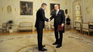 ONLINE: Premiér Robert Fico podal demisiu, prezident vymenoval novú vládu