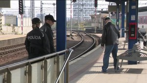 Na Slovensku prebieha akcia Rail-pol: Stovky policajtov kontrolujú vlaky a železničné priecestia