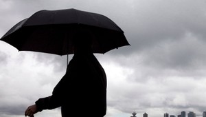 Začiatok týždňa bude chladný a upršaný. Nezabudnite si doma dáždniky