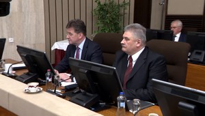 Premiérovi ani rezortu diplomacie sa nepozdávajú hrozby SNS o odchode z koalície