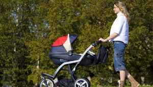 AUTENTICKÉ ZÁBERY. Na chlapčeka v kočíku spadol plot