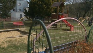 Exhibicionista sa predvádzal pri detskom ihrisku. Vystrašení rodičia alarmovali políciu