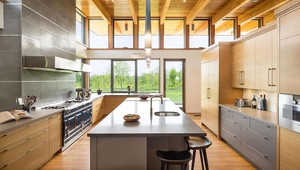 Z tohto nádherného domu v Ontariu sála nekonečný pokoj