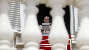 Deti naklonené homosexualite neodcudzujte, pochopte to. Vyzval pápež František