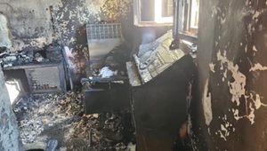 Sused si všimol požiar rodinného domu. Matka sa stihla zachrániť, jej syn bohužiaľ zomrel