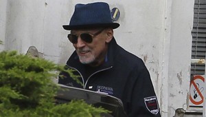 Exkluzívne foto: Karel Gott už zarastá fúzmi, vyslyšal rady lekárov