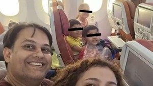 Rodina dvoch lekárov z lietadla smrti. Krátko pred pádom poslali príbuzným fotku