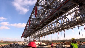 Práce na R7 pokračujú. Minister dopravy priznal, že má prednosť pred D4, no spokojný nie je