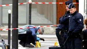 Boh je veľký, kričali útočníci. A brutálne vraždili v satirických novinách