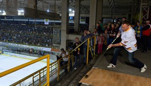 Marián Hossa strelil najkurióznejší gól kariéry! Z tribúny...