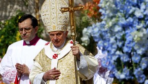 Vyčerpaný pápež žehnal svetu, pokrstil aj Slovenku