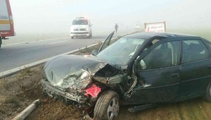 Pri nehode dvoch áut, neďaleko Hniezdneho, zasahujú záchranné zložky. Na pomoc priletel aj vrtuľník