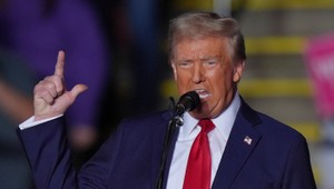 Trump plánuje masové deportácie imigrantov a ukončenie klimatických záväzkov