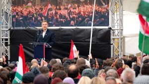 Ak získame dvojtretinovú väčšinu, odvoláme prezidenta aj nominantov Fideszu, hovorí Magyar