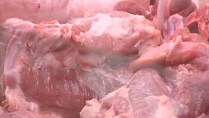 V nemocničnej kuchyni objavili hygienici 17 kilogramov mäsa po dátume spotreby