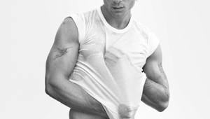 Obľúbená módna značka obsadila do novej kampane známeho herca: Ten sa veru nehanbil!