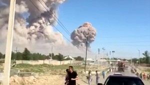 Obrovská explózia v muničných skladoch. Úrady nariadili evakuáciu 45 tisíc obyvateľov