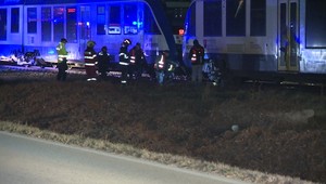 Kuriózna nehoda: Vozík plný železa na koľajniciach spôsobil dopravný kolaps