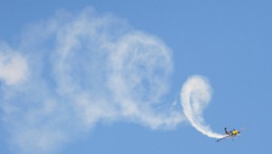 Pri Malorke sa zrútilo akrobatické lietadlo. Zomrel pilot a jeho syn