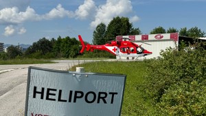 Zásah elektrinou pri obchodnom centre v Žiline: Dvaja ľudia sú zranení