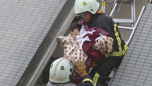 Silné zemetrasenie na Taiwane. Hlásia mŕtvych a stovky ranených