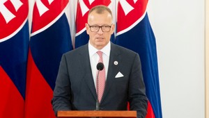 Na slávnostnej schôdzi vyzdvihli zástupcovia strán význam ústavy. Rozruch vyvolalo odovzdávanie cien J. M. Hurbana