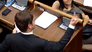 Excesom v Národnej rade odzvonilo: Policajti budú môcť na poslancov použiť hmaty a chvaty