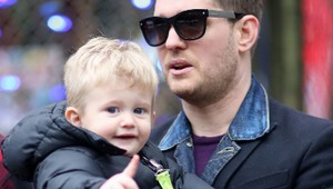 Malý synček slávneho speváka porazil rakovinu