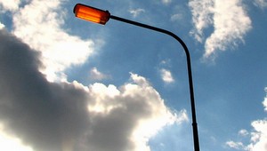 Na ulici postavili prvú lampu, ktorú rozsvecujú psie exkrementy