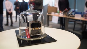 Vedci stratili kontakt s prvou slovenskou družicou skCUBE