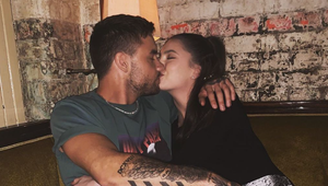 Poriadny podraz! Zasnúbeného speváka nachytali s inou ženou, okamžitý rozchod!