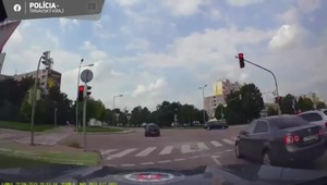 VIDEO: Po naháňačke s policajtami vyskočil z idúceho auta