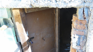 Počas jednej noci vykradli zlodeji štyri domy. Obyvatelia obce sú v šoku