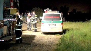 Štyria mladíci skončili autom vo vode