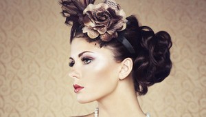 Chcete zažiariť na stužkovej? Nezabudnite na kráľovsky účes!