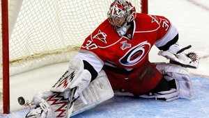 Gólman Caroliny Ward predviedol hokejkou zákrok snov