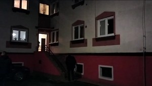 Smrť ženy, ktorú našli v byte vo Vranove vyšetrujú ako vraždu. Polícia zadržala syna obete