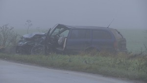 Policajné vozidlo sa zrazilo s osobným autom. Pri nehode sa zranila jedna osoba