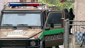 Prevádzali migrantov. Podozriví policajti a francúzsky legionár