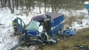 Vážna nehoda kamiónu a dodávky. O život prišiel 46-ročný vodič