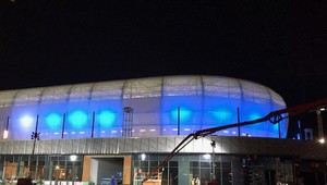 FOTO: Nový futbalový štadión sa konečne rozsvietil
