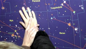 Unikát na Slovensku. Nevidiaci sa dotýkajú hviezd