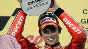 Stoner vyhral preteky v Dauhá systémom štart-cieľ, Rossi druhý